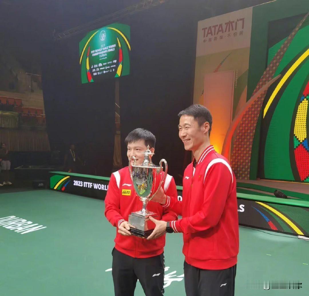 直接点明WTT规定不合理，以及国乒受益于樊振东退排这两件事是完全没难度的。事实证