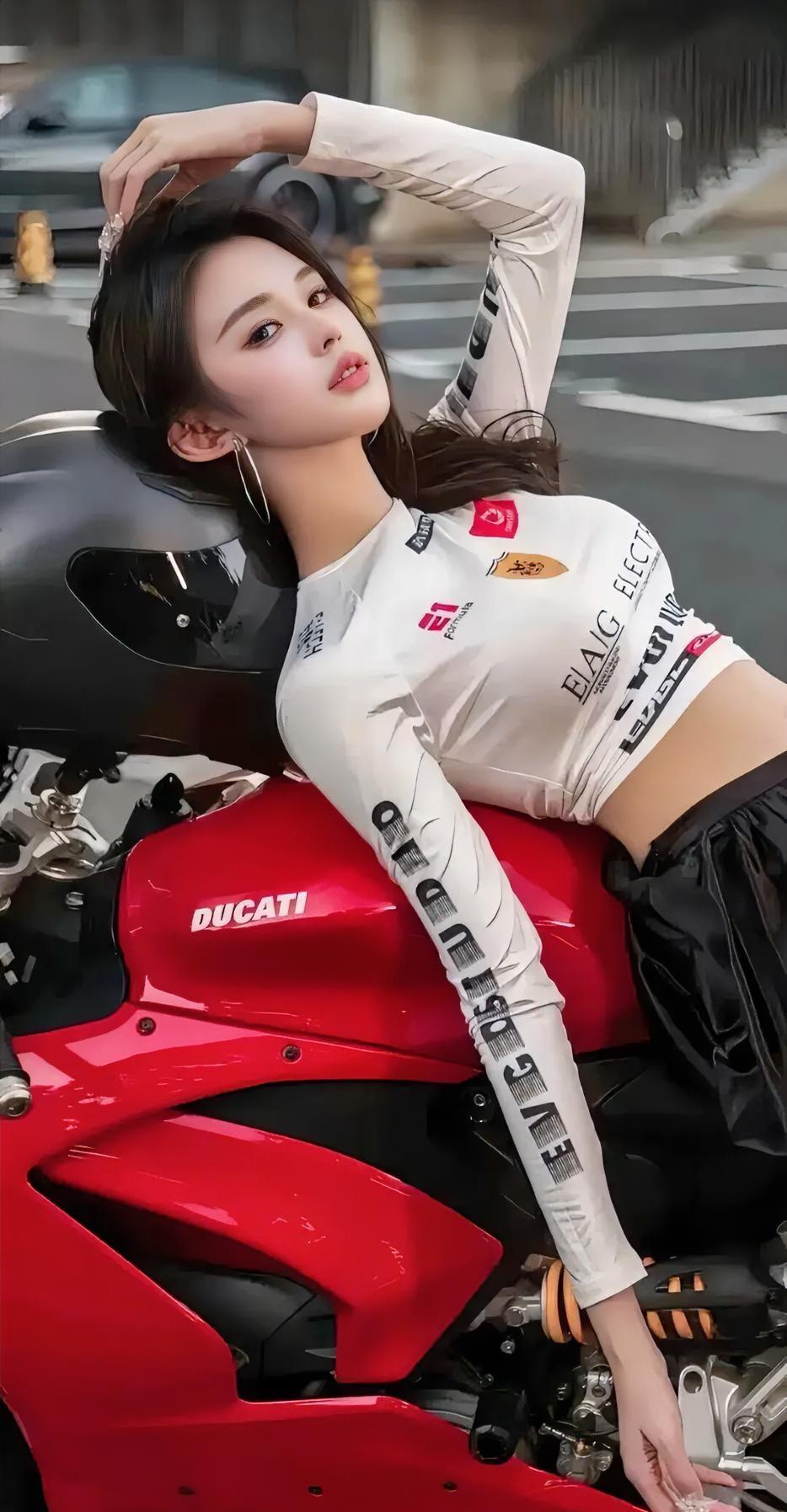 阅读量怎么提上去的？
咋不问问我，
阅读量是怎么掉下去的呢？
曾经的我也是不缺阅