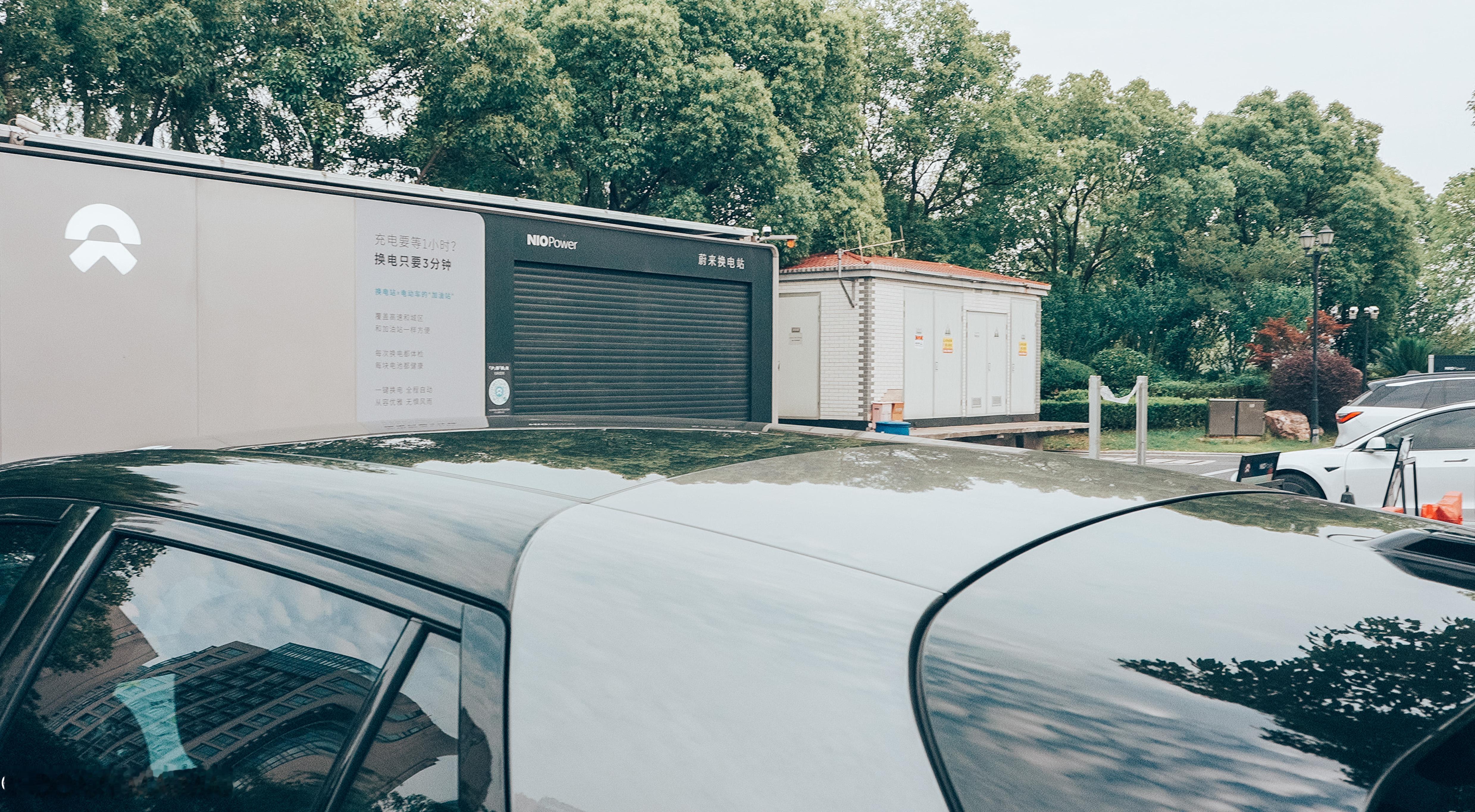 超快充现状：换电站要充电，优先换电站。充电桩标120kW，使用率超过50%，每台