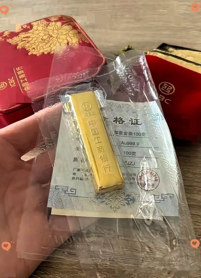 奉劝大家，
现在别买黄金了！
不是太贵，而是昨天金价947，今天暗金直接940