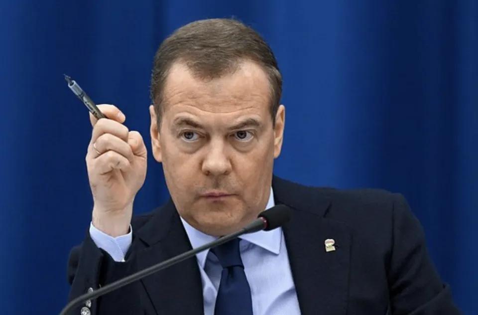 【热点评述】梅德韦杰夫发出警告:动用所冻结的俄罗斯资产将被视为开战!
俄罗斯前总