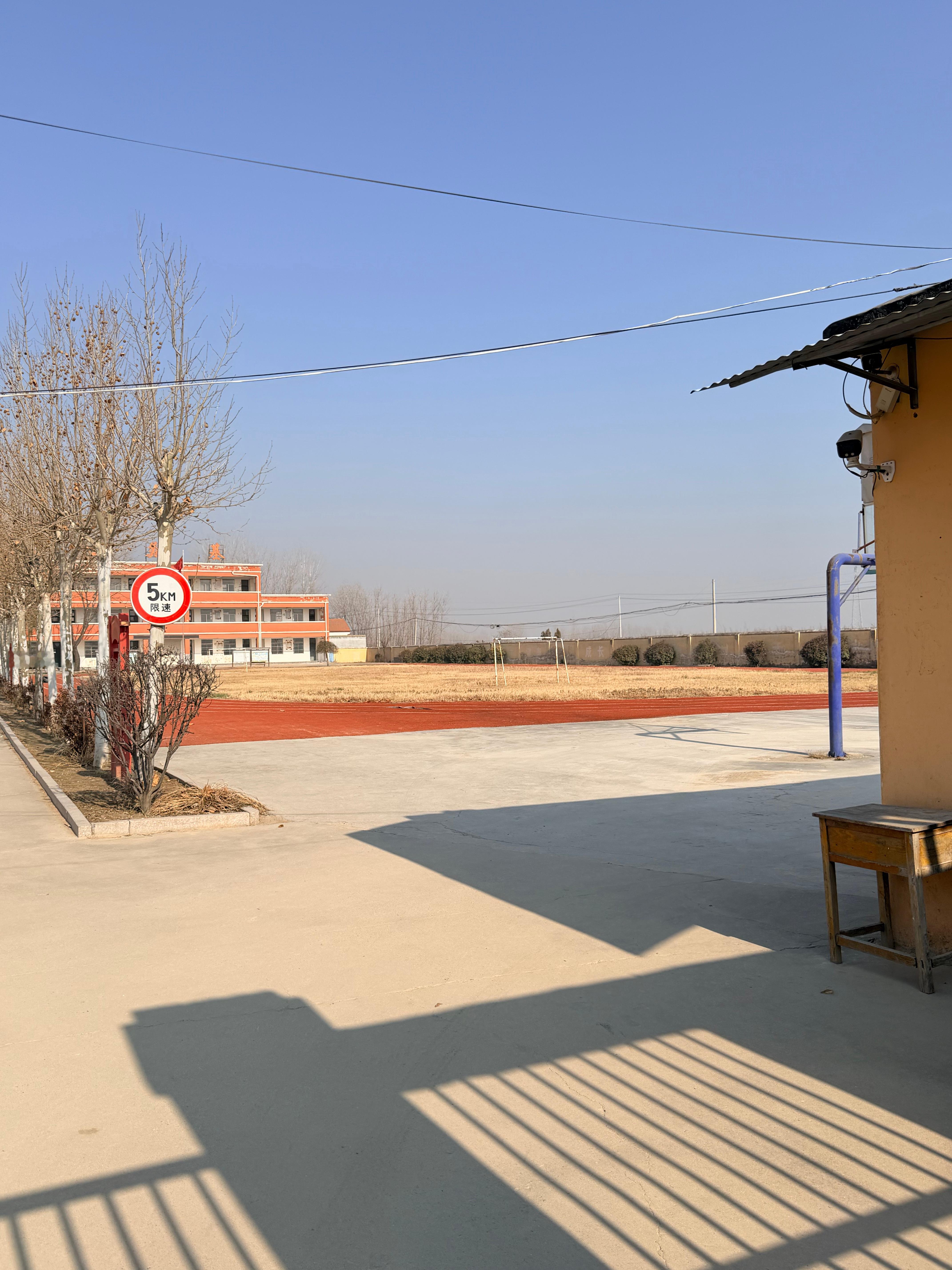 今儿在家待着没事干，去我曾经上小学的地方溜达了一圈，真怀念啊……小梦日常分享