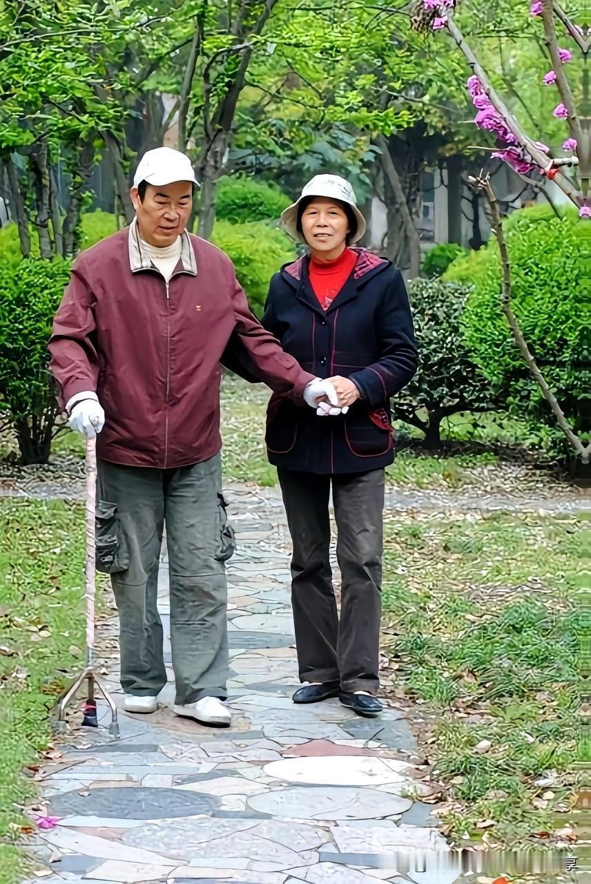 你知道吗？不同年龄段的独居老人，在找老伴这件事上需求差异还挺大。相对年轻些的独居