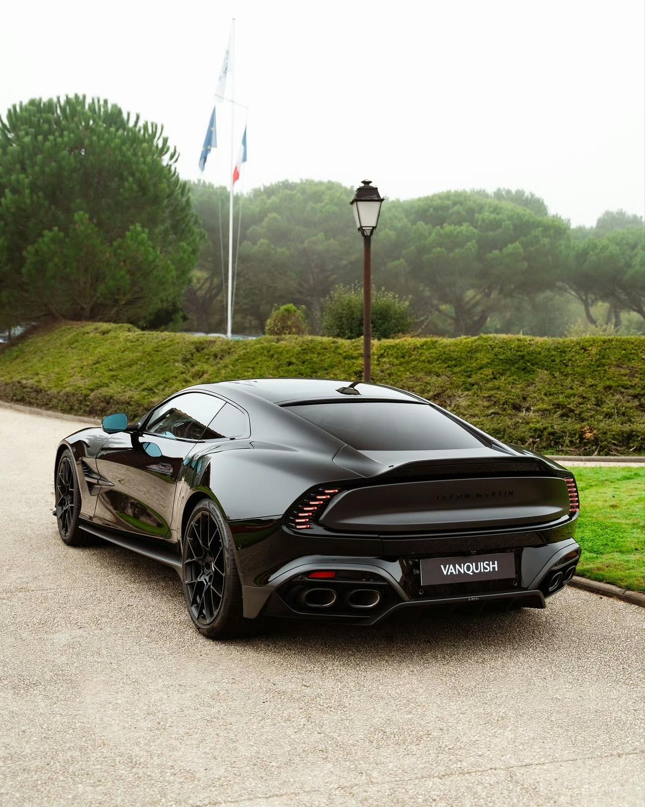 Aston Martin VANQUISH