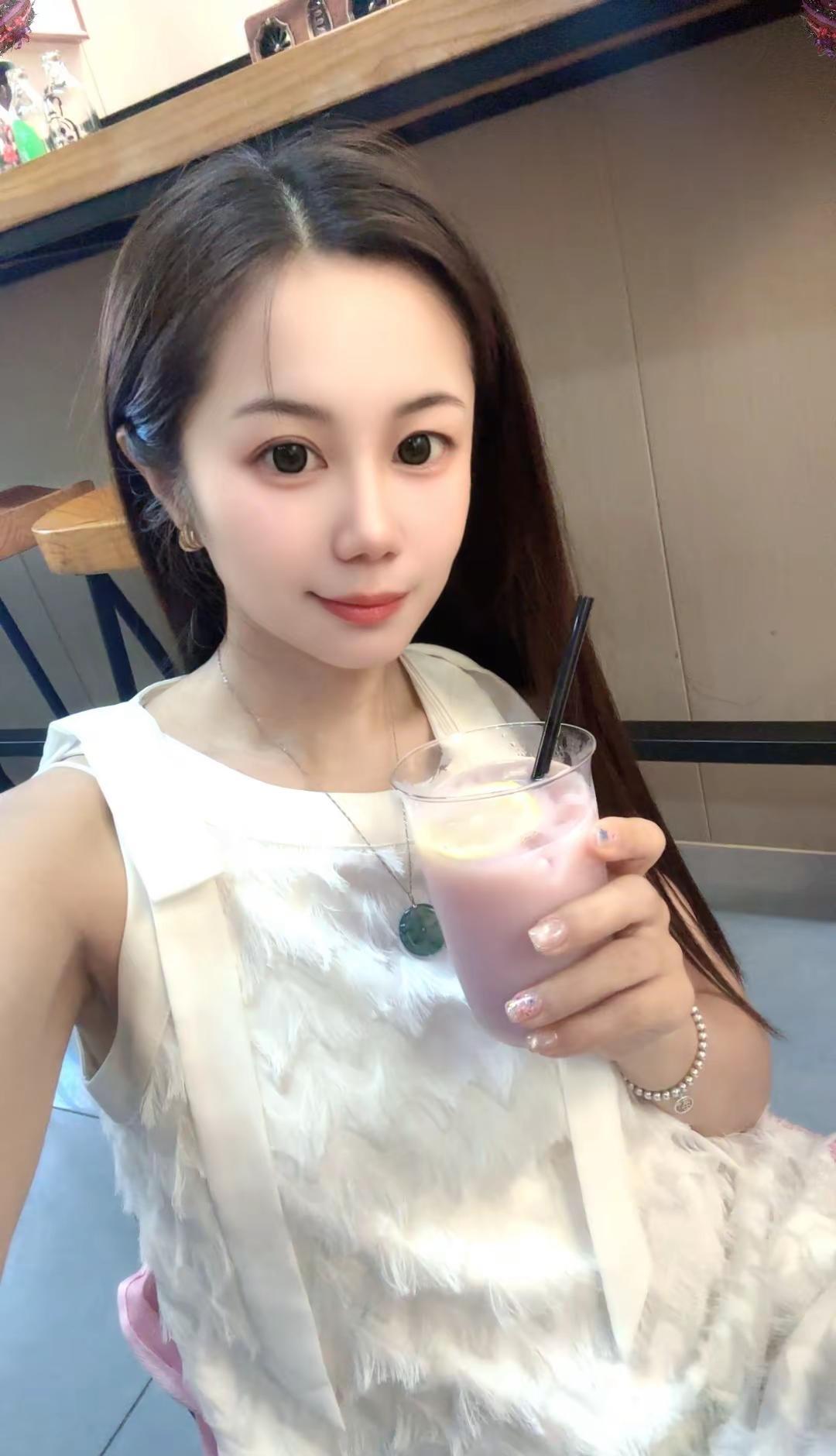 白天臣服于生活，夜晚臣服于灵魂diy饮品