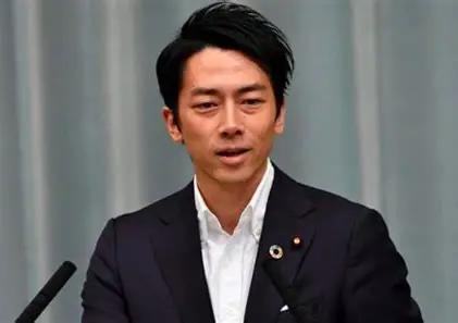 日本 当局打算走出最危险的一步！据俄媒近日的报道，“日本防卫大臣小泉进次郎在富士