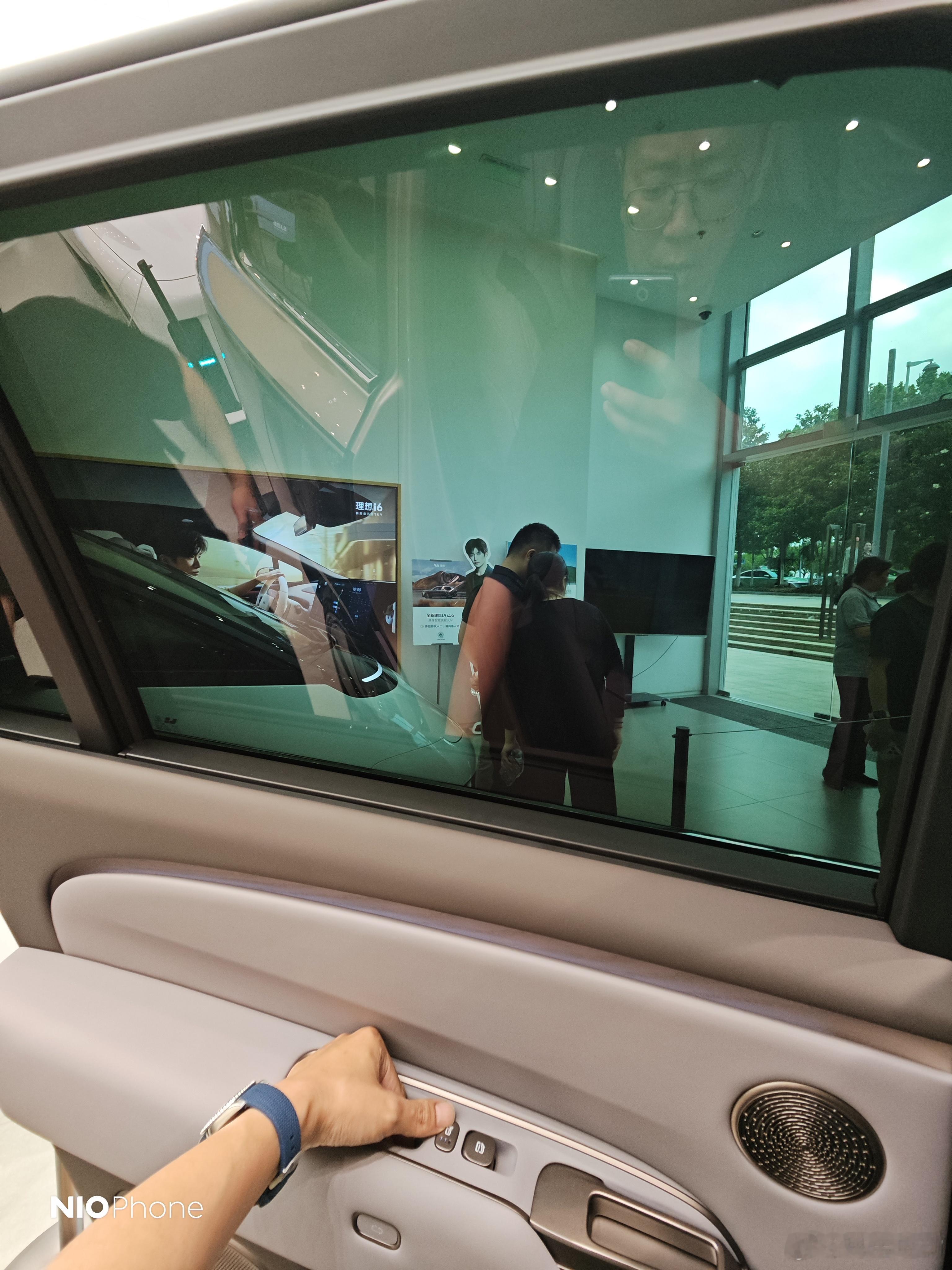 作为理想i6车主，昨天在安徽合肥万象城理想门店简单静态体验了一下全新旗舰L9Li
