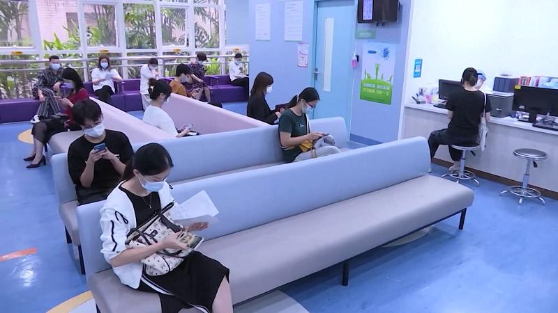 我们学校有几位“能人”，来校才两年，副高就到手了。评上之后，病假条一张接一张，人