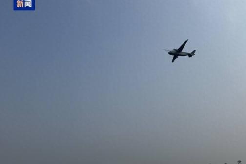 美国还在满世界拉帮结派，咱们却悄悄干了件惊天动地的大事。就在今天，一架7吨级的“