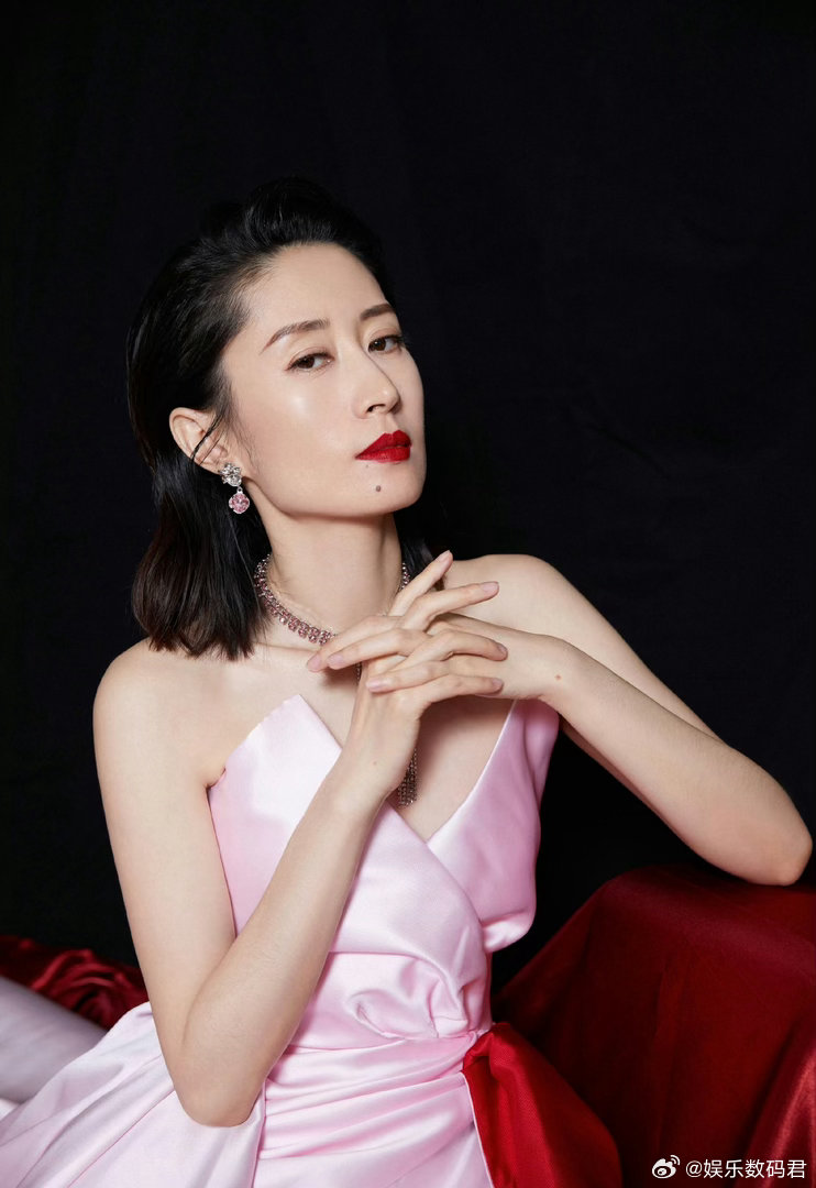 刘敏涛你先别回烟台我害怕 刘敏涛演反派演到被老乡“劝退”，也是头一回见。烟台网友