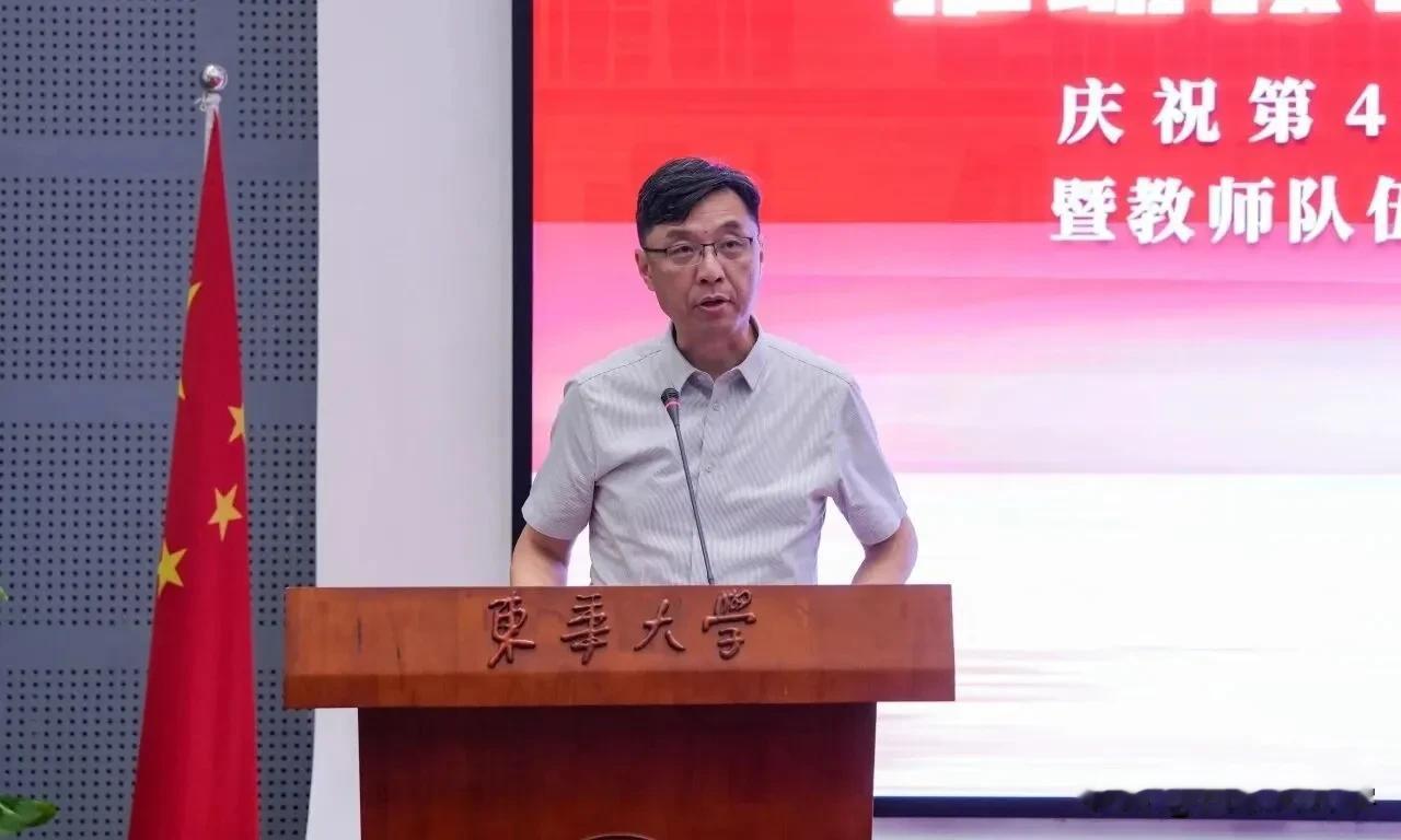 上海的211大学可太厉害了，接连向985高校输送两位一把手

前脚，东华大学的书