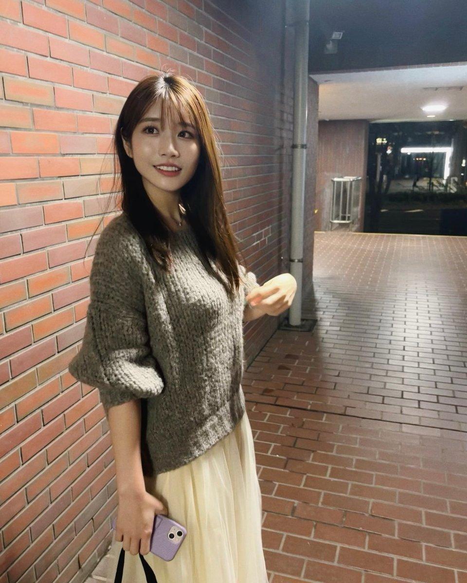 夜晚的街角，总能邂逅别样的美好。就像抖音博主@禾唯灰在短片《凛冬》里展现的那样，