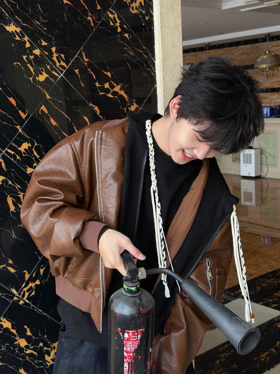 张奕然来重庆非常开心非常激动张奕然很有力气的一条文案 张奕然很有力气的一条文案！