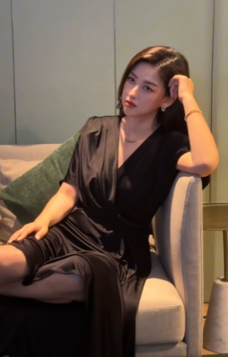 动起来的朱珠更是美我一大跳朱珠真的是非常的好看，这动态的美，看着都会让人很惊艳～