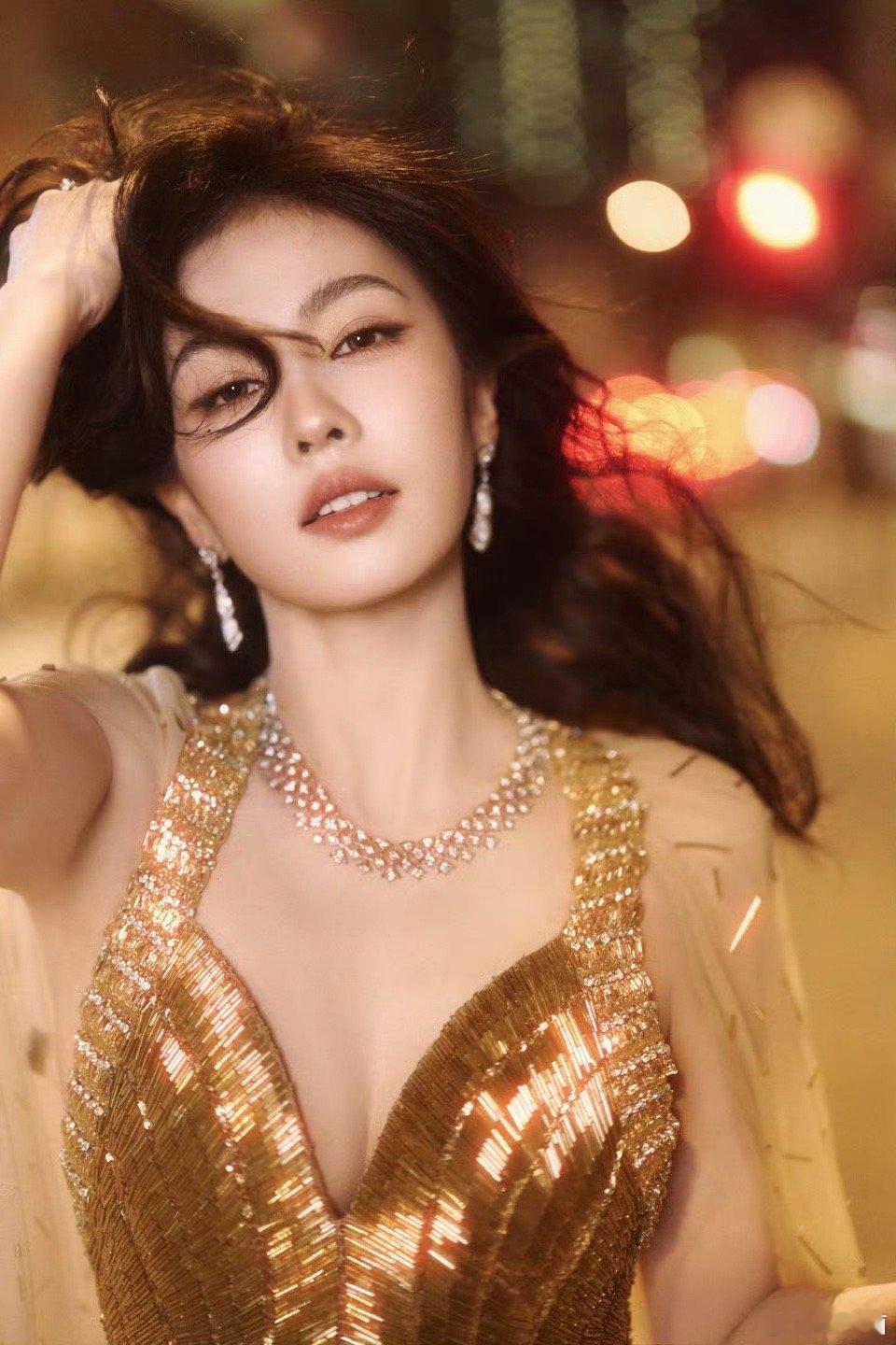 杨幂白鹿 内场双C都是大美女 没啥可比的 都好 