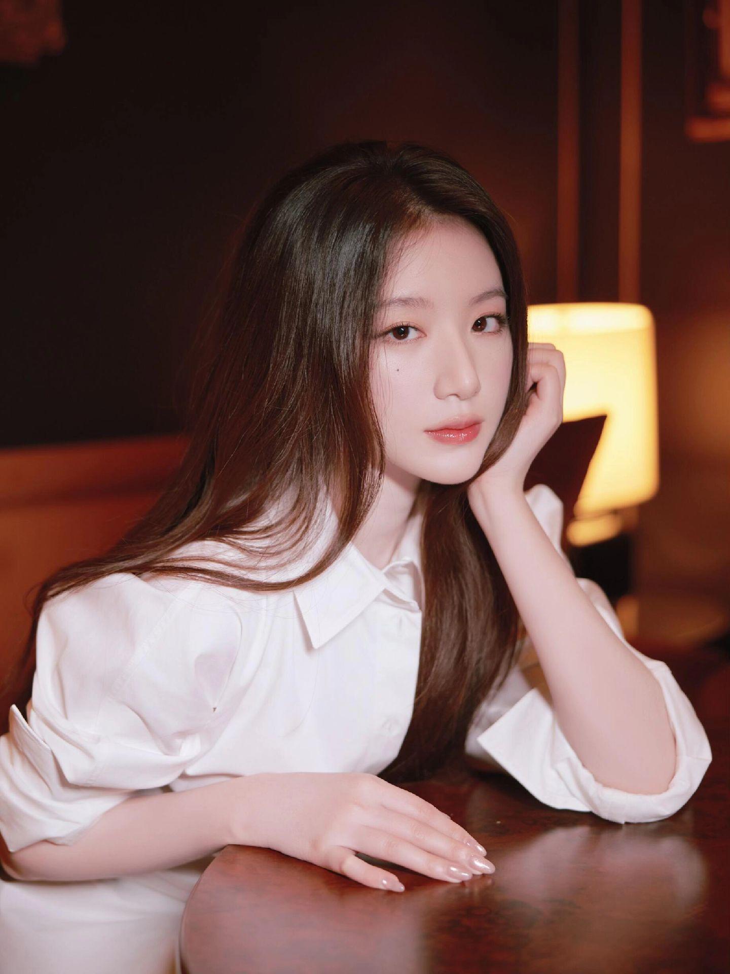 250916 舒华个人更新13p （250916 舒华个人IG更新11...