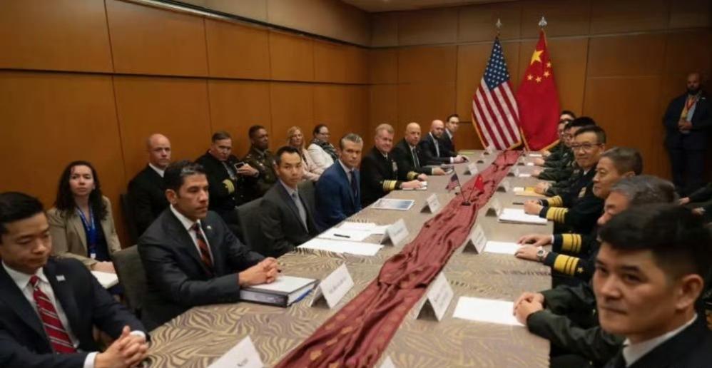 中国防长没去香格里拉对话会那种苍蝇乱飞的地方，直接去夏威夷和美军面对面谈话，中美