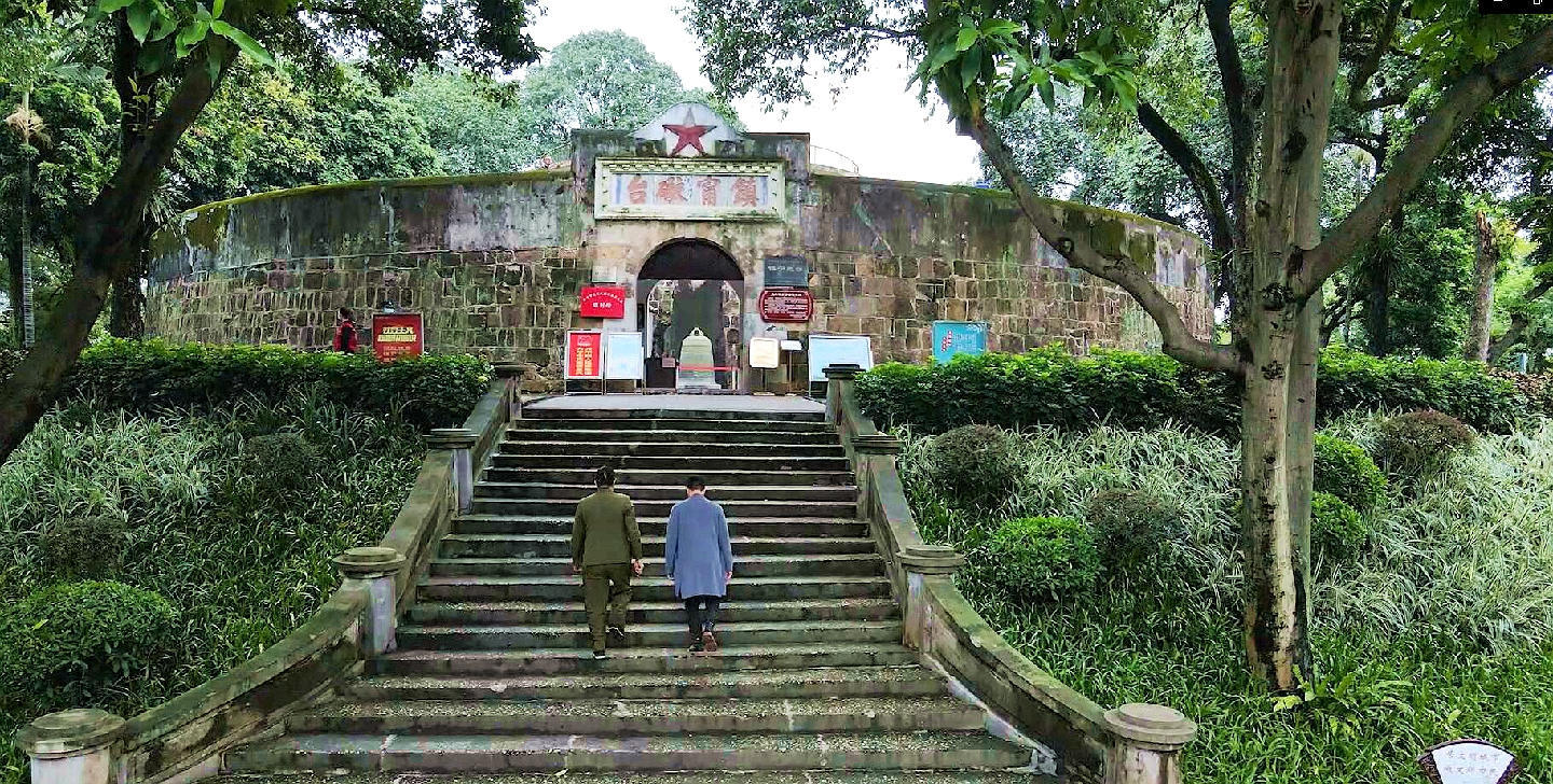 镇宁炮台位于南宁人民公园望仙坡,占地约860平方米,1982年列为市文保单位。1