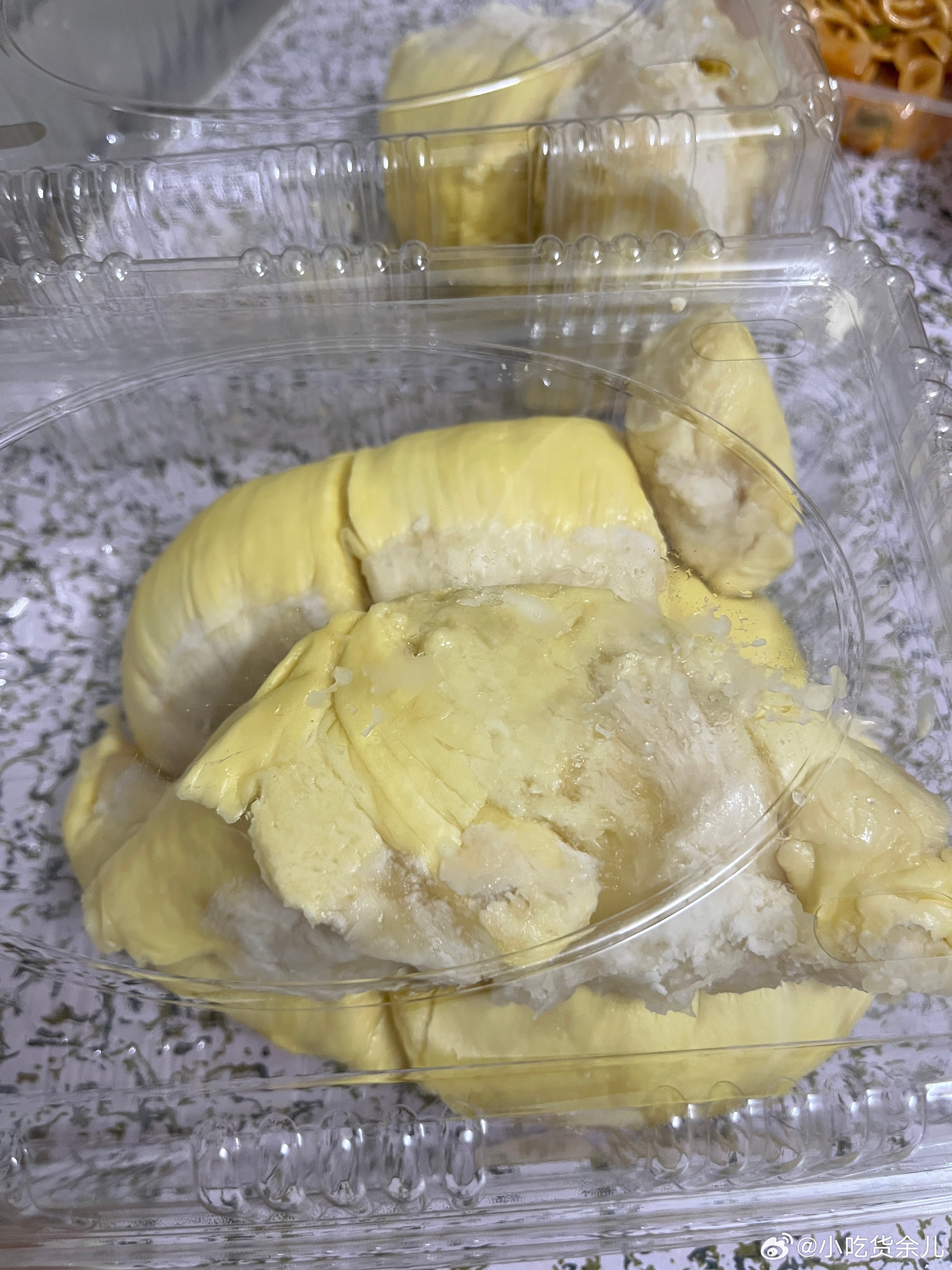 细狗买的榴莲，他让我猜一下多少钱，我说130，他说187，让他挑小的，他挑大的。