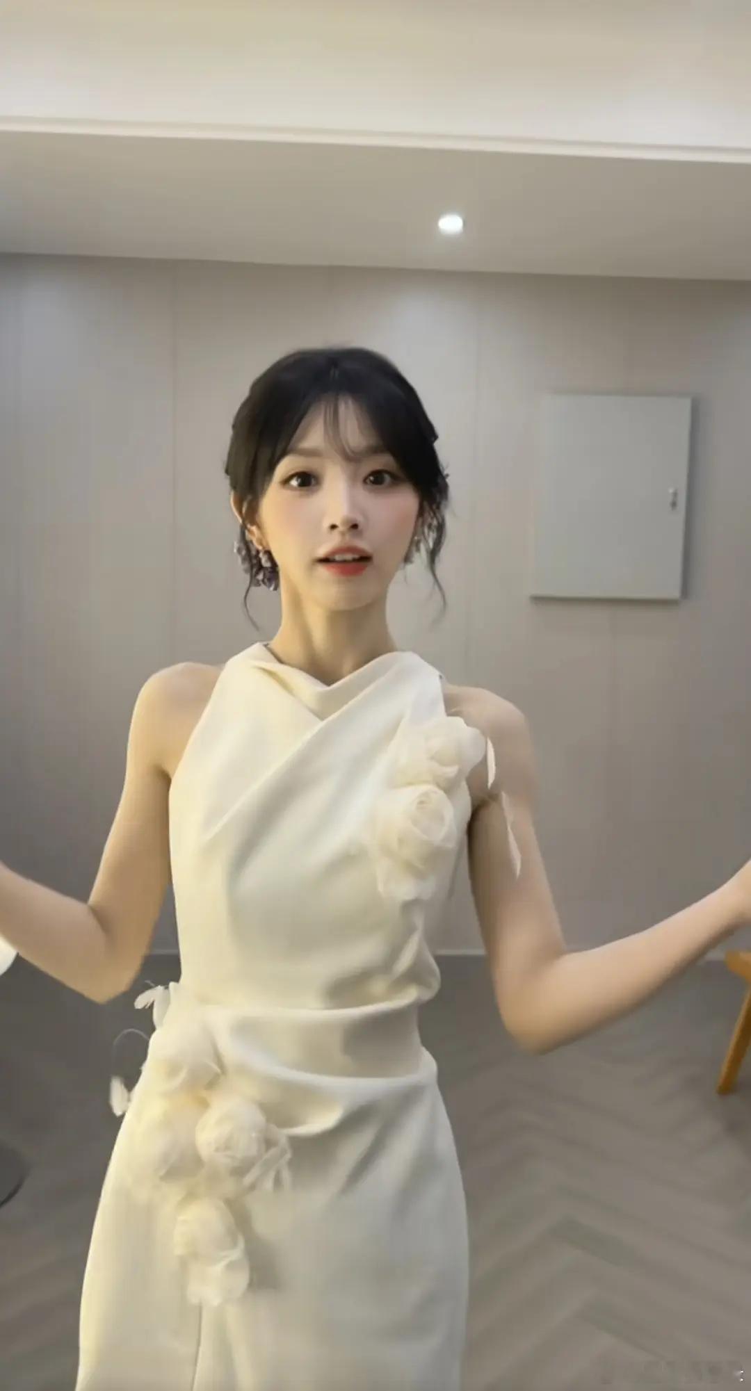 田曦薇这么瘦还有肌肉，太健康了 