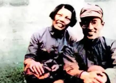 一九四二年元旦，山东沂南，十八岁的剧团演员潘彩琴奉团长之命，去借一双皮鞋当道具。