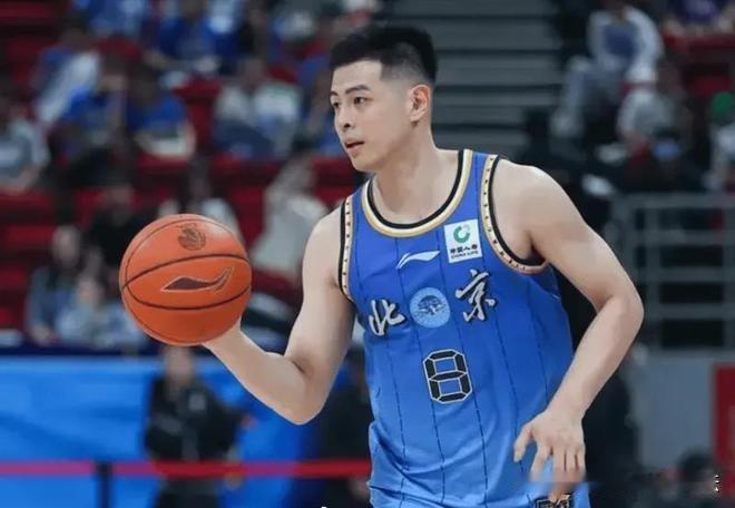 从“方超巨”到场均2.9分！16年一人一城终结？宁波男篮正全力追逐老将方硕！
