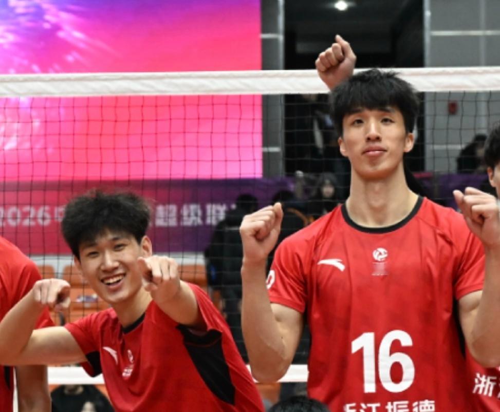 今天可能是这两个周期以来，副攻扣球的历史之最了总共28扣20中！史泰尔14分（1