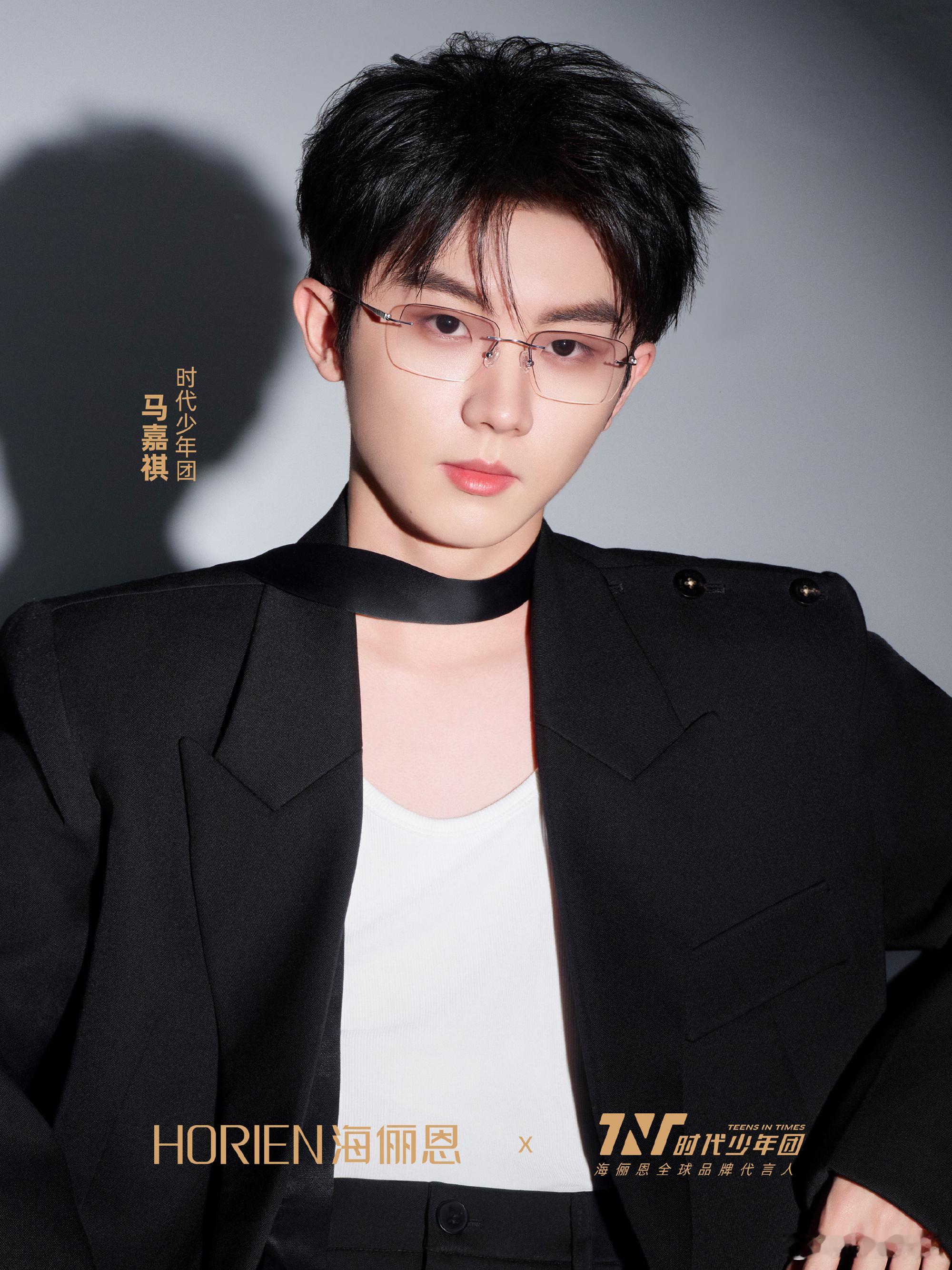 马嘉祺完全是主人级别的马嘉祺眼镜大片 马嘉祺眼镜大片上线，完全是主人级别的，da