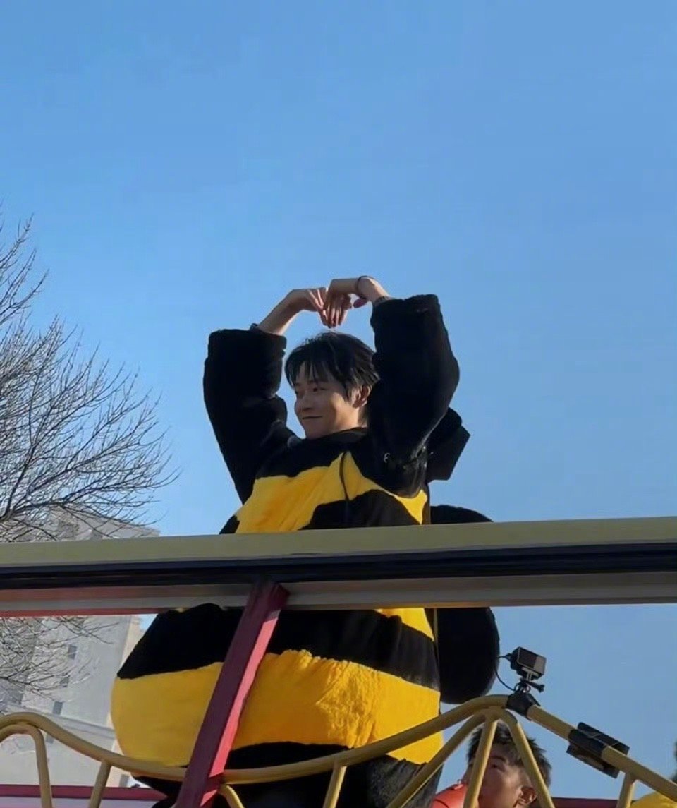 魏大勋比心好看徐志胜比心好笑 魏大勋和徐志胜的比心名场面 一个让人心里一软 一个