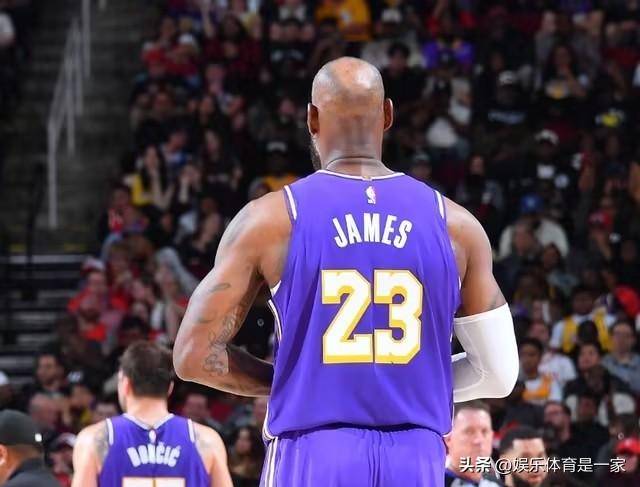 天神下凡！詹姆斯一战创两大历史纪录，8中4暴扣太无解！

宝刀不老！在今日湖人V