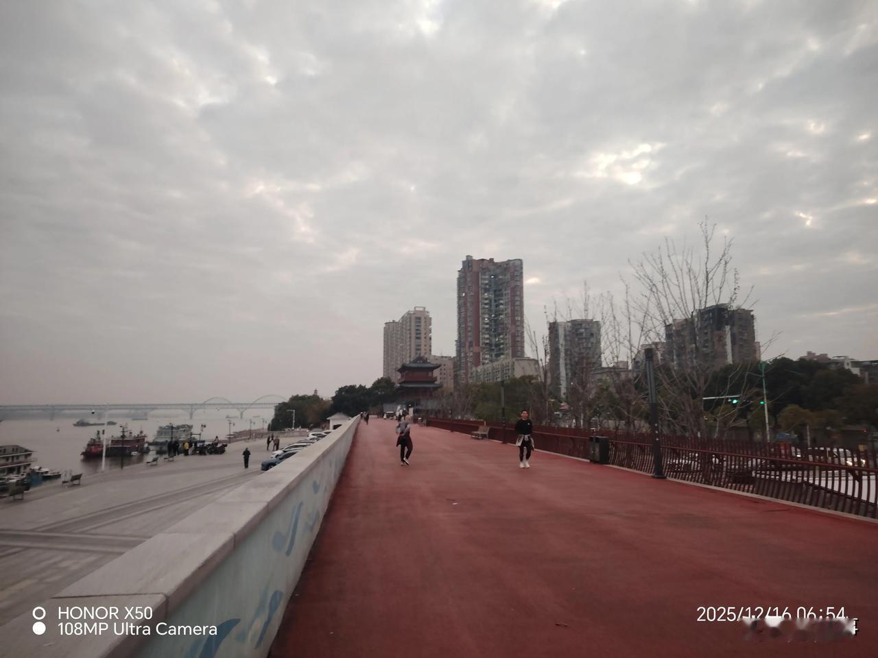 给2026的自己写句话2026年的自己要心情愉悦无忧无虑幸福生活每一天