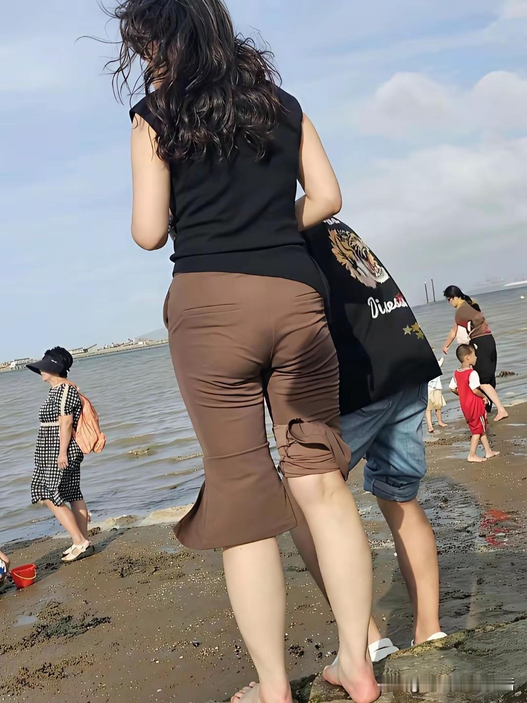 男人们记住了
女人不回你信息
就是不爱
不要听她讲多么好听的理由
都是骗人的
她