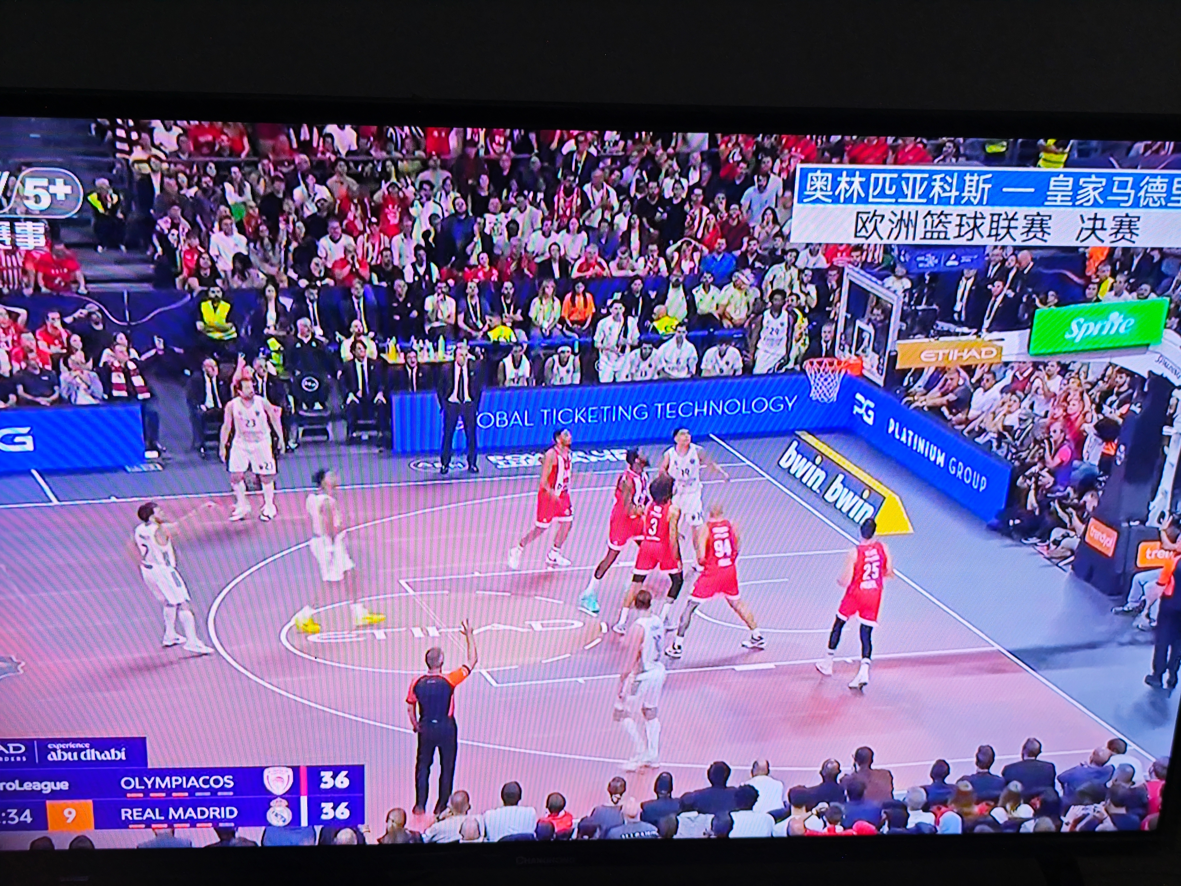 看来这场录播，欧洲联赛决赛的比赛流畅度比NBA季后赛好多了，没有绝对球星，没那么