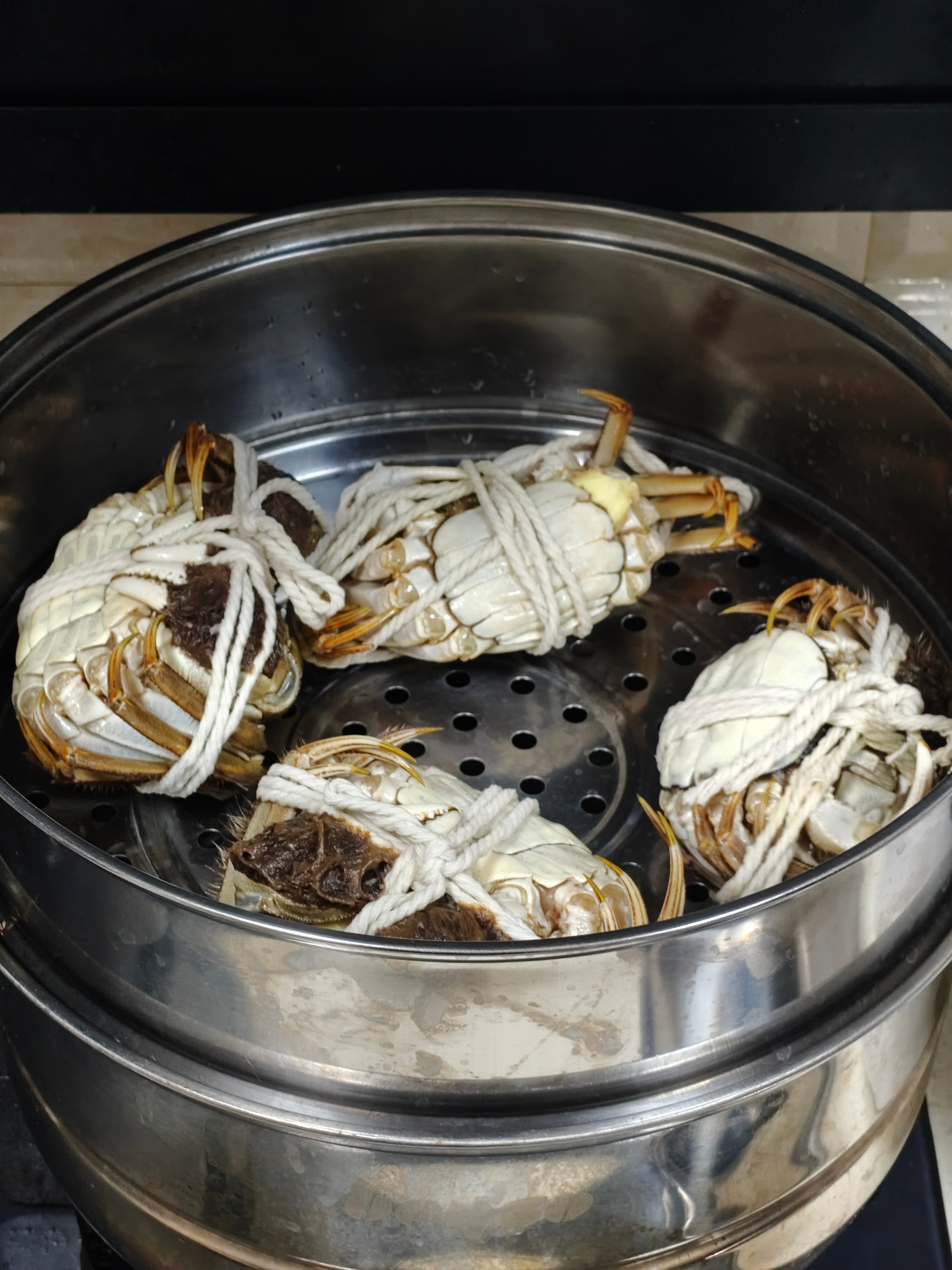 今天吃阳澄湖大闸蟹～某 MCN 去年送我的中秋节礼物[二哈][二哈]今天给他兑换