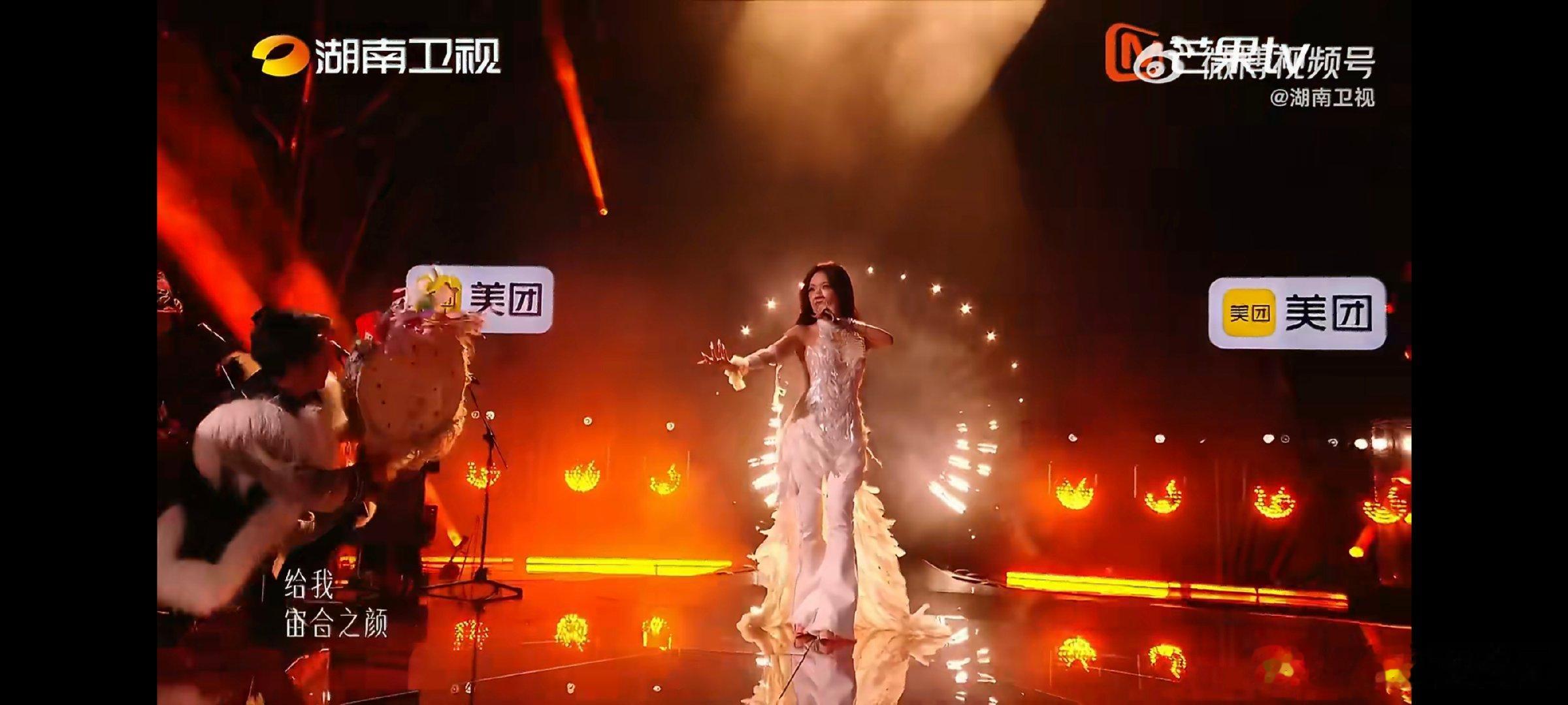 歌手排名万妮达赢了万妮达这次的发挥真的无可挑剔，妥妥的教科书级别现场表演。 