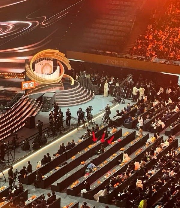 这个视角更清楚，2345排几乎没人 