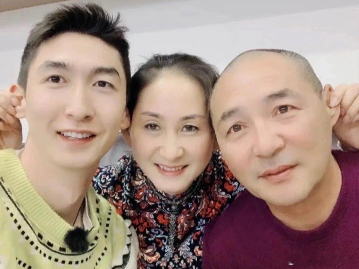 武大靖说十几年没回家过年了 短道速滑名将武大靖曾多次提及，因常年备战比赛，自己已