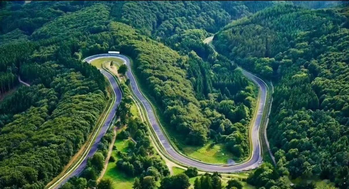 号称“绿色地狱”的德国纽北赛道，首次开通了中国社媒账号。纽北官方首次开通中国社媒