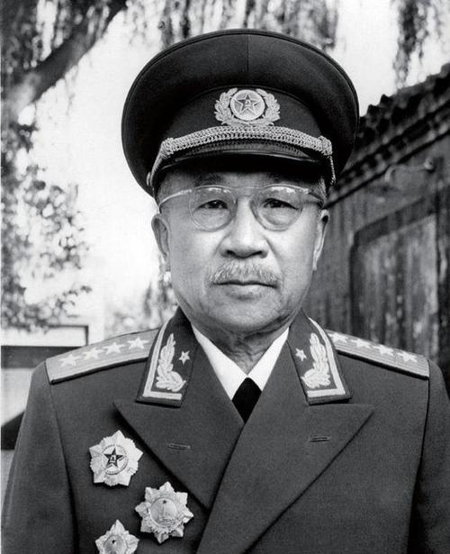 1928年，张云逸被捕，周总理让陈赓去救他，可张云逸不认识陈赓，还把他当成特务，