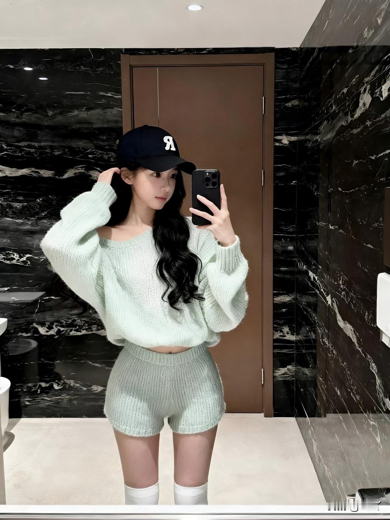 元气少女穿搭指南👗💚👒📸藕粉色裙配什么色外套 分享时尚潮流街拍 咖色半身