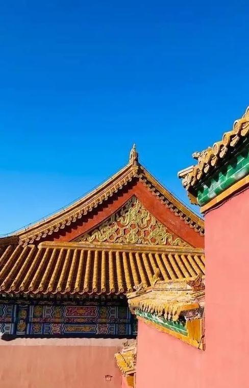 一年门票赚 8 亿，文创卖 15 亿，加起来 23 亿比不少上市公司还能打！可故