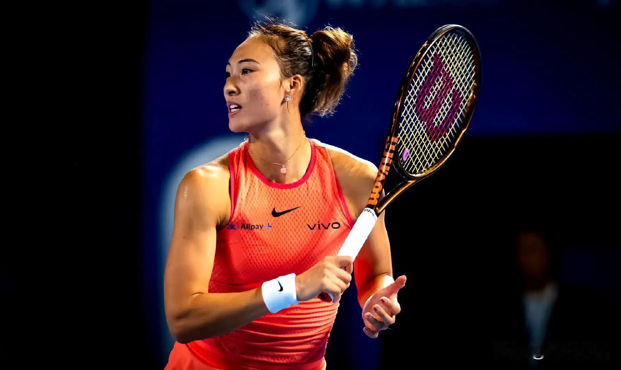 万万没想到，郑钦文2比1淘汰费尔南德斯晋级东京500女单四强，这场比赛对郑钦文来