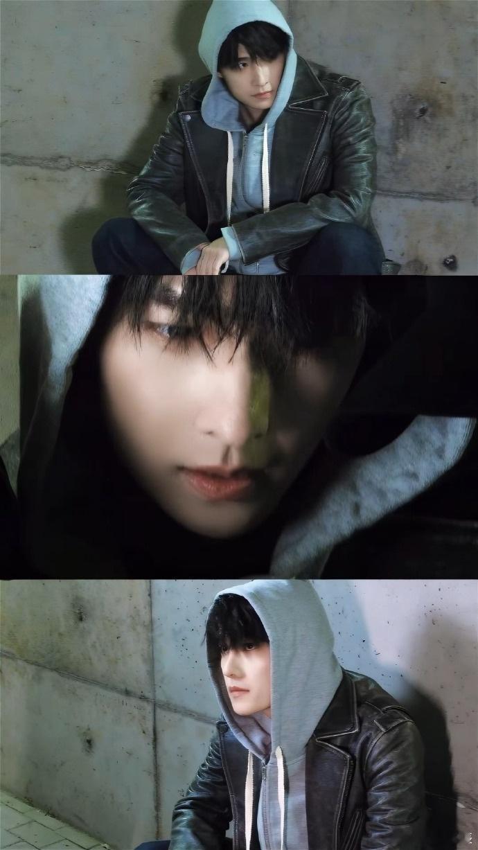 这跟杨洋亲我有什么区别 杨洋片场反差萌拉满！上一秒皮衣氛围感帅哥，下一秒笑到飞起