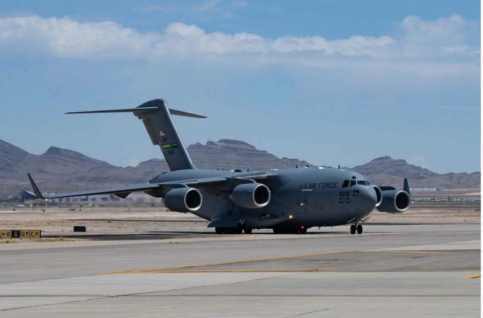 日本有望引领C-17重启生产，提升战略空运能力与日美防务协同
在2025年巴黎航