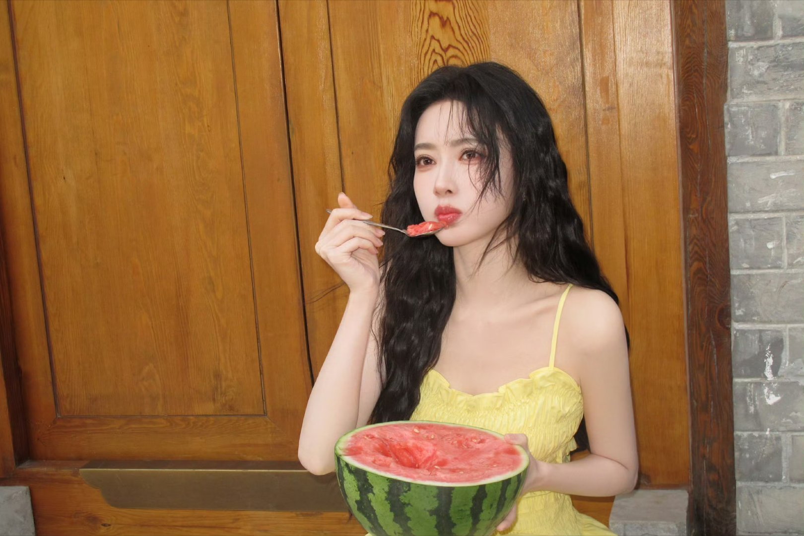 孟子义孟子义来北京遛了个弯儿 孟姐这个造型怎么这么好看，浓浓的夏日气息，好清爽好