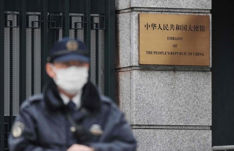 日本媒体今日（7月27日）报道：“日本官方通报，今年3月持刀闯入中国驻日本大使馆