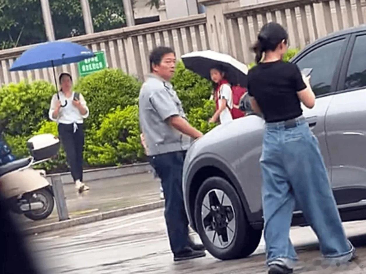 男保安掌掴女司机事件反转按照还手即互殴规律，强烈建议将此事件定性为互殴 