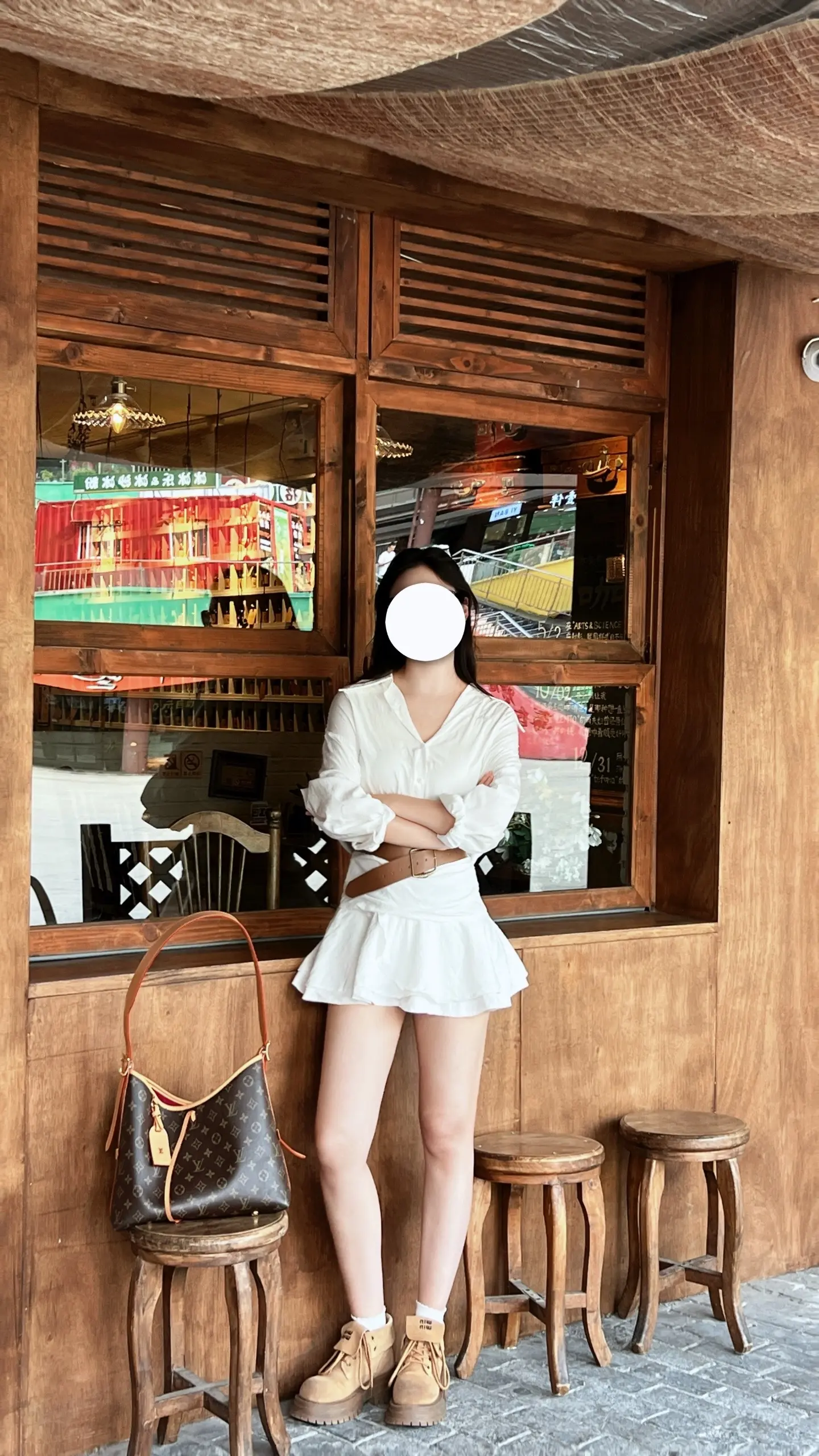 大高个子门前站 不会干活也好看