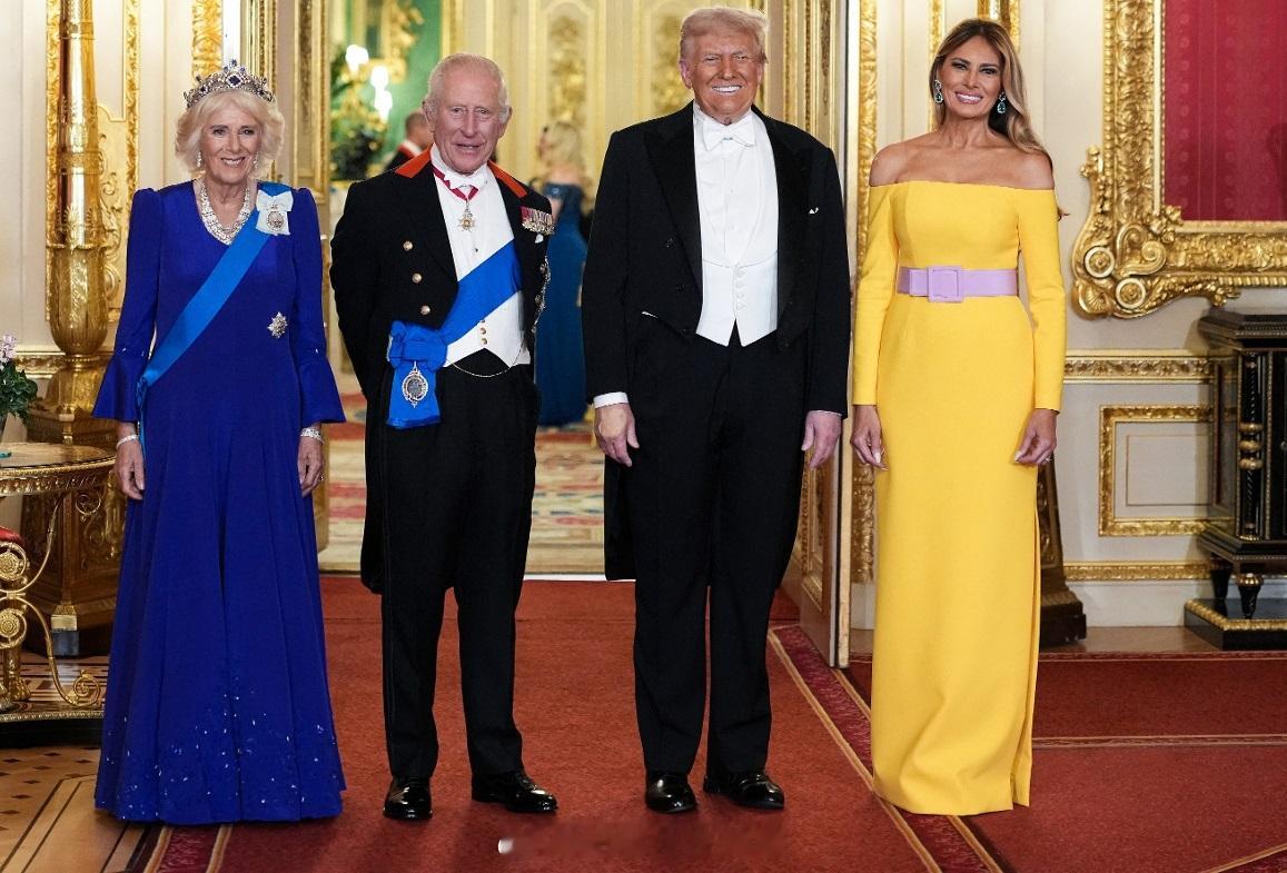 川普和Melania出席英国王室国宴。菜单：• 水田芥奶冻配鹌鹑蛋沙拉与帕玛森酥