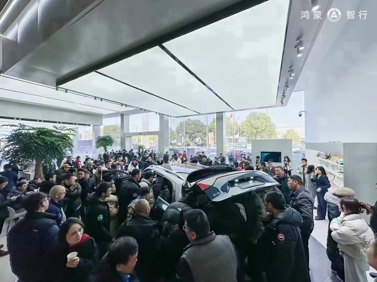 这尼玛，现场大家发一声喊，能直接把M9展车抬走[开学季]